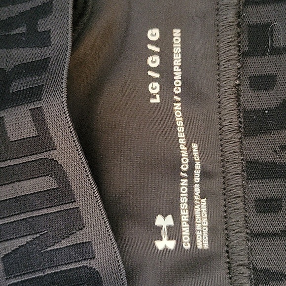 Large under armour sports bra - Picture 4 of 4